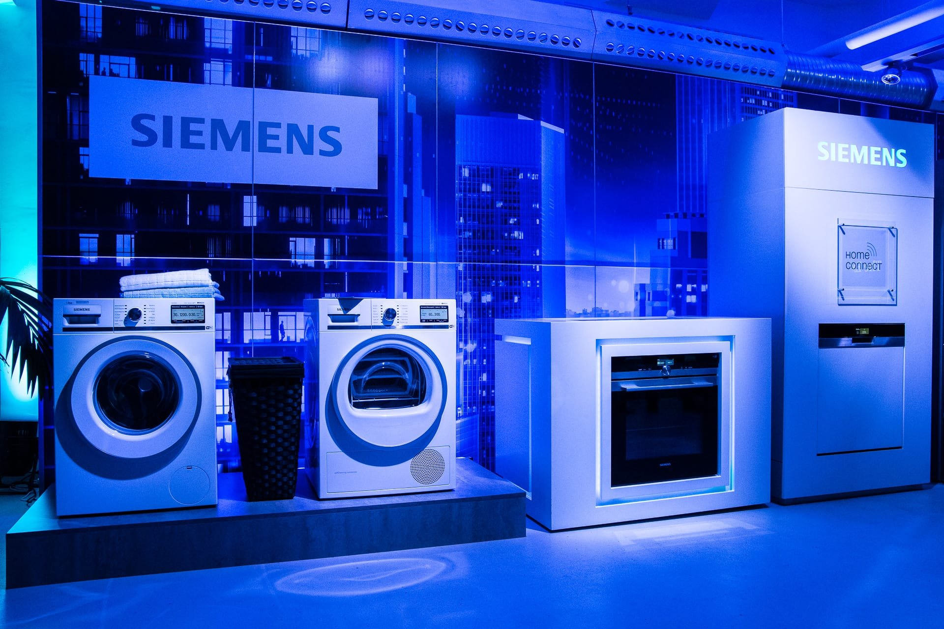 Siemens сайт бытовой техники. Бытовая техника. Современная бытовая техника. Бытовая техника Сименс. Кухня с бытовой техникой.