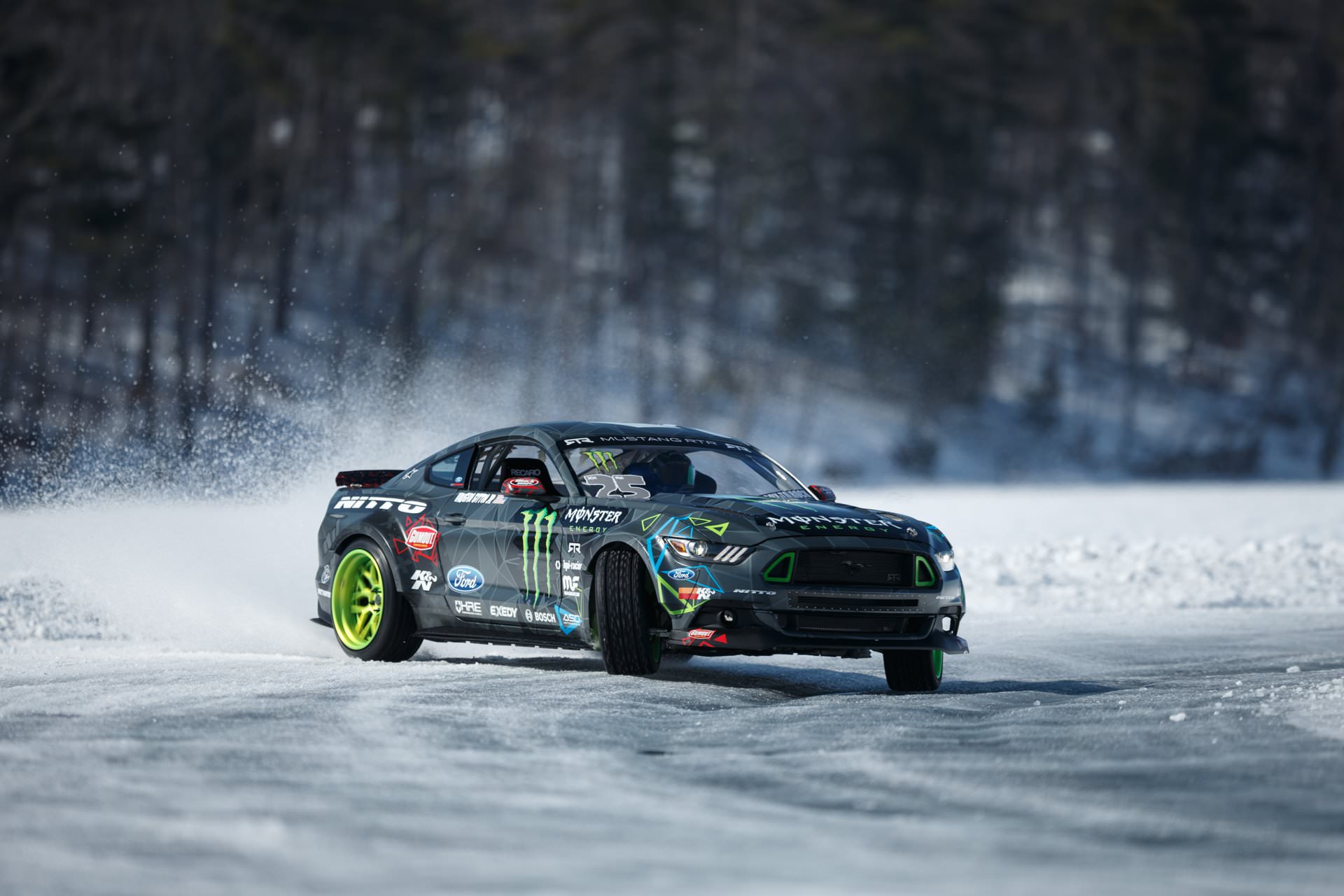 Лучший дрифт. Ford Mustang RTR Monster Energy 2015 дрифт. Ford Mustang RTR Formula Drift 2015. Ford Mustang RTR Formula Drift шофер. Мустанг классика дрифт.