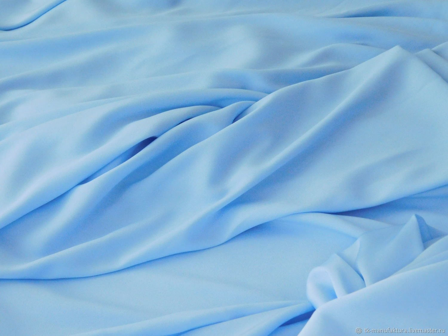 Полотно голубые. Шелк Армани голубой. Голубая ткань. Голубой шелк. Голубая шелковая ткань.