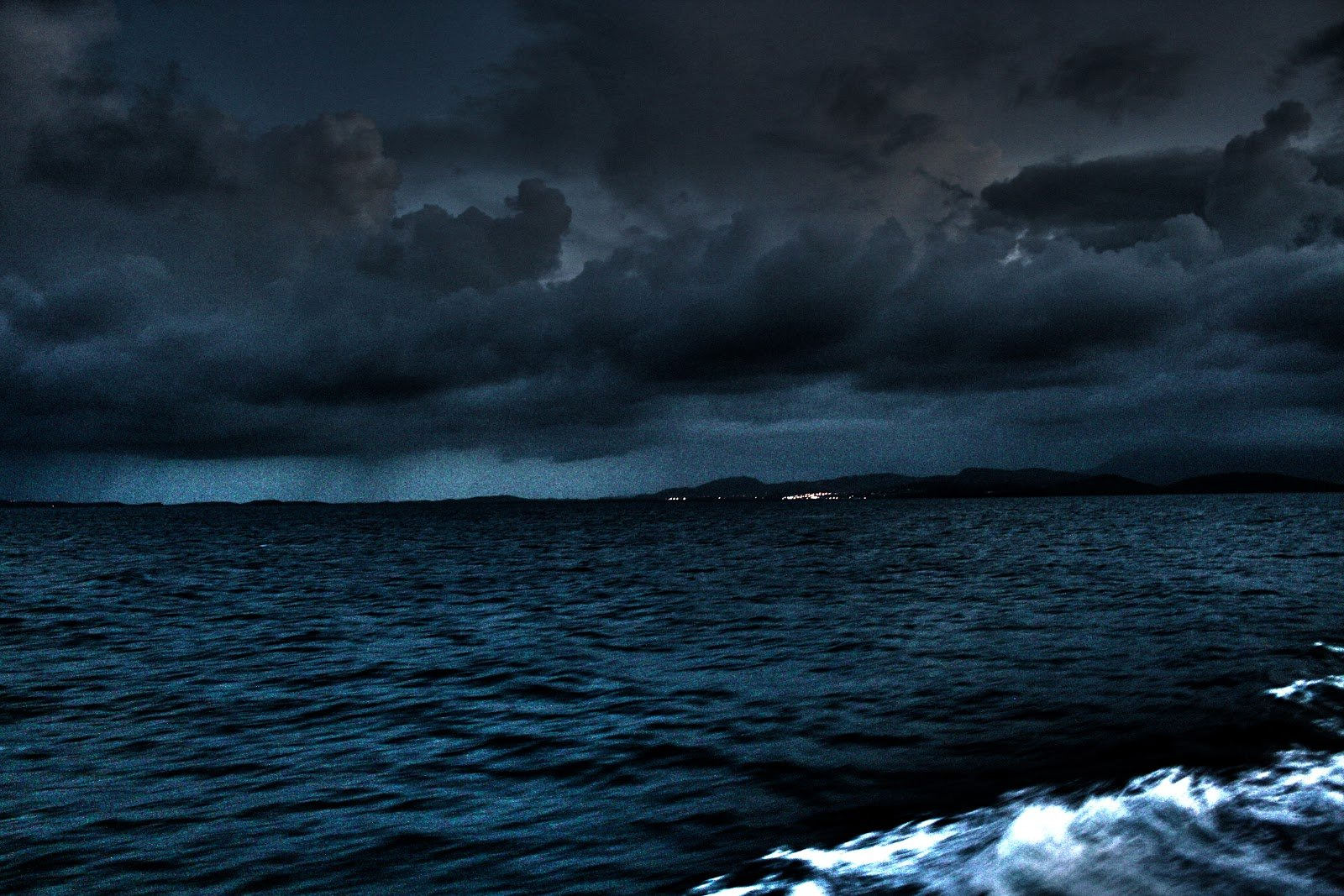 Фон темное море (70 фото)