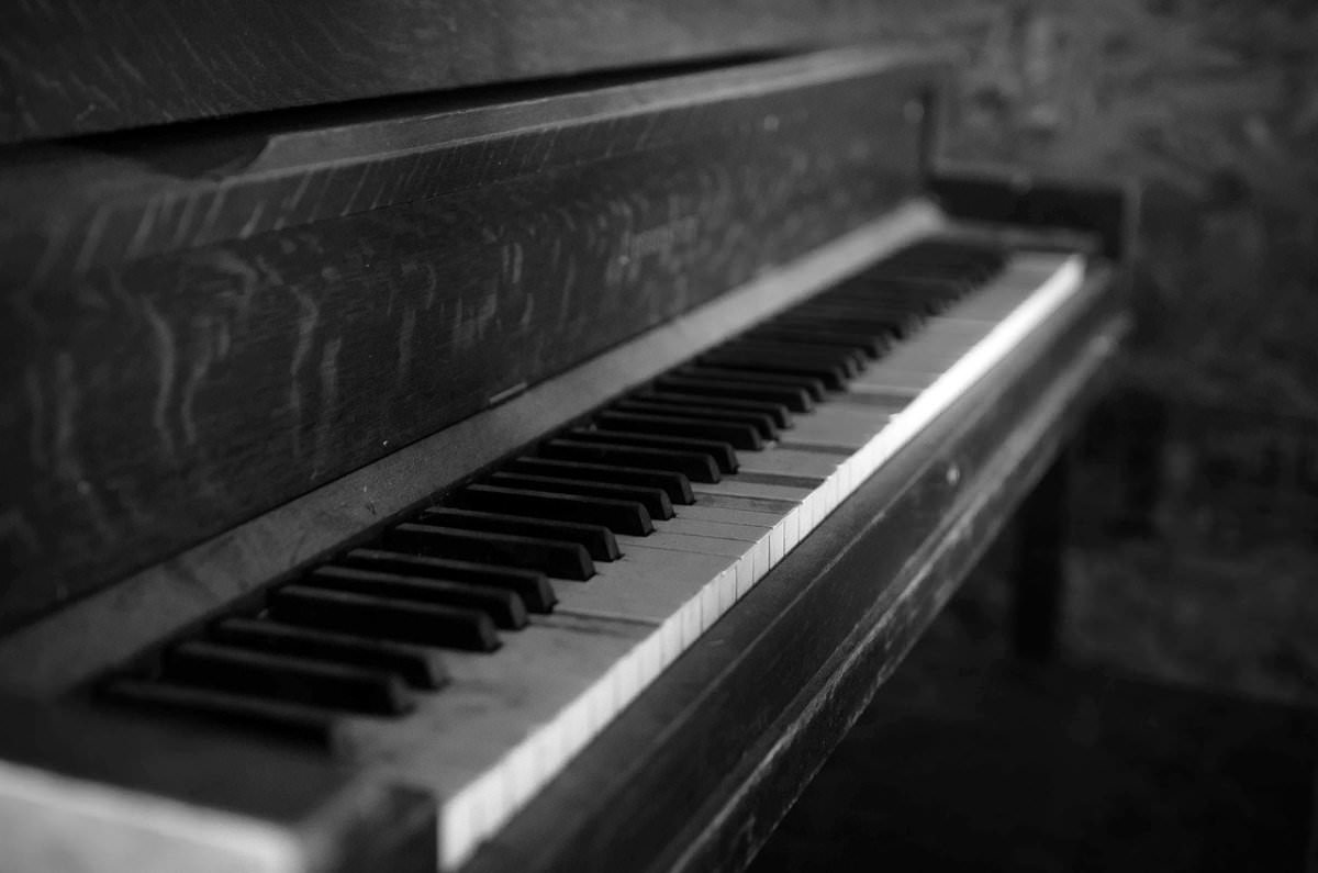 100 pianos. Орган пианино. Фортепиано картинки красивые. Рояль фото. Фон с органом фортепиано.