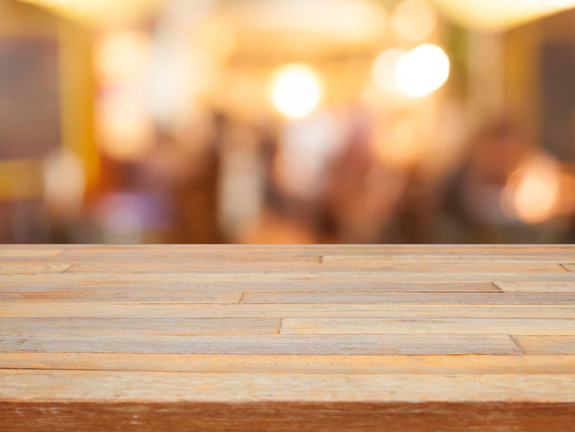 Стол размытый. Деревянная поверхность стола. Поверхность стола в кафе. Пустой деревянный стол. Деревянная столешница фон.